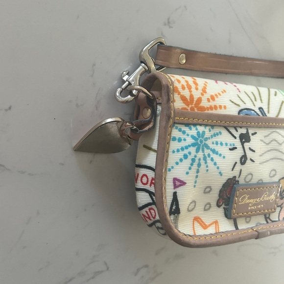 Dooney & Bourke Disney Parks Wristlet–White Sketch Pattern with Tinker Bell- EUC - Picture 9 of 13